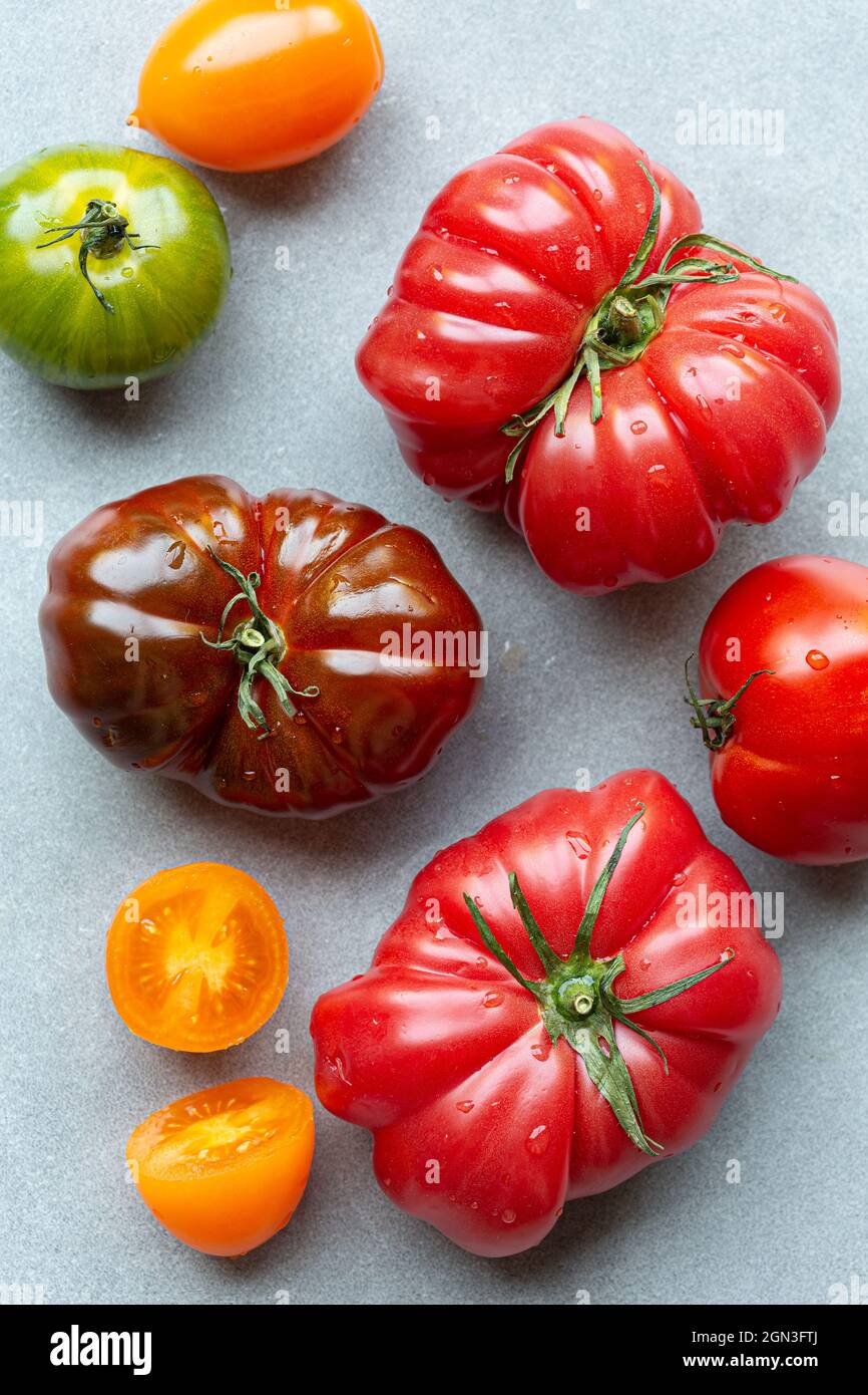 Direkt über Schuss von verschiedenen Tomaten Stockfoto