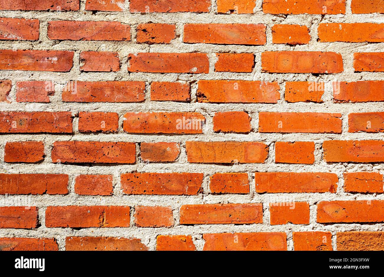 Alten verwitterten roten Backsteinmauer als Hintergrund Stockfoto