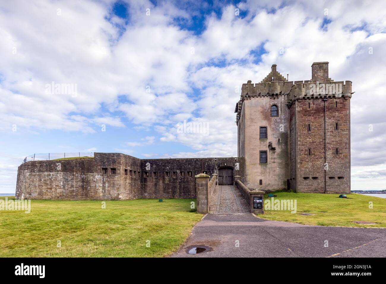 Broughty Castle ist eine historische Burg am Ufer des Flusses Tay in Broughty Ferry, Dundee, Schottland. Stockfoto
