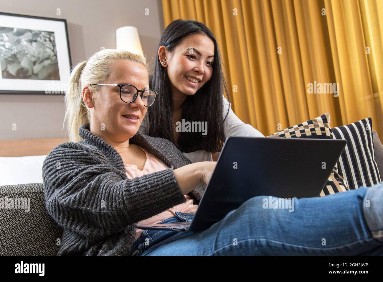 Hamburg, Deutschland. März 2018. Zum Thema Servicebericht vom 22. September 2021: Gerade bei jüngeren Menschen haben viele bereits über ihr soziales Umfeld einen Job bekommen. Quelle: Christin Klose/dpa-tmn/dpa/Alamy Live News Stockfoto