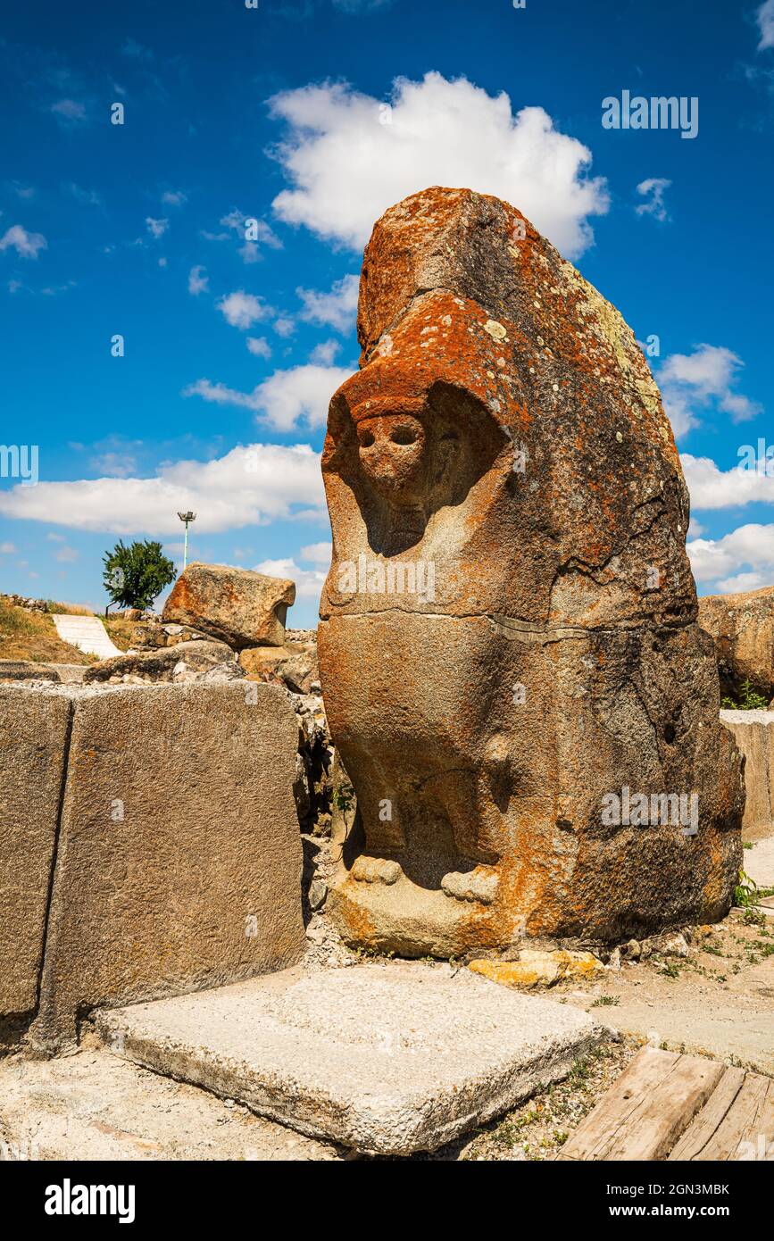 Antiker Toreingang mit Sphinx aus der Hittiterzeit in Alacahoyuk. Corum, Türkei. Stockfoto