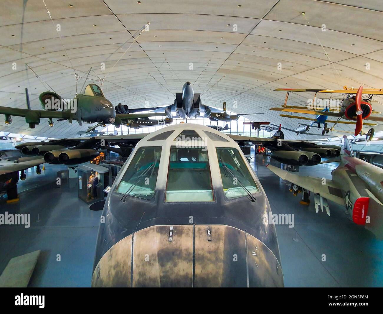 Flugzeuge im American Hangar of Duxford Air Museum Stockfoto