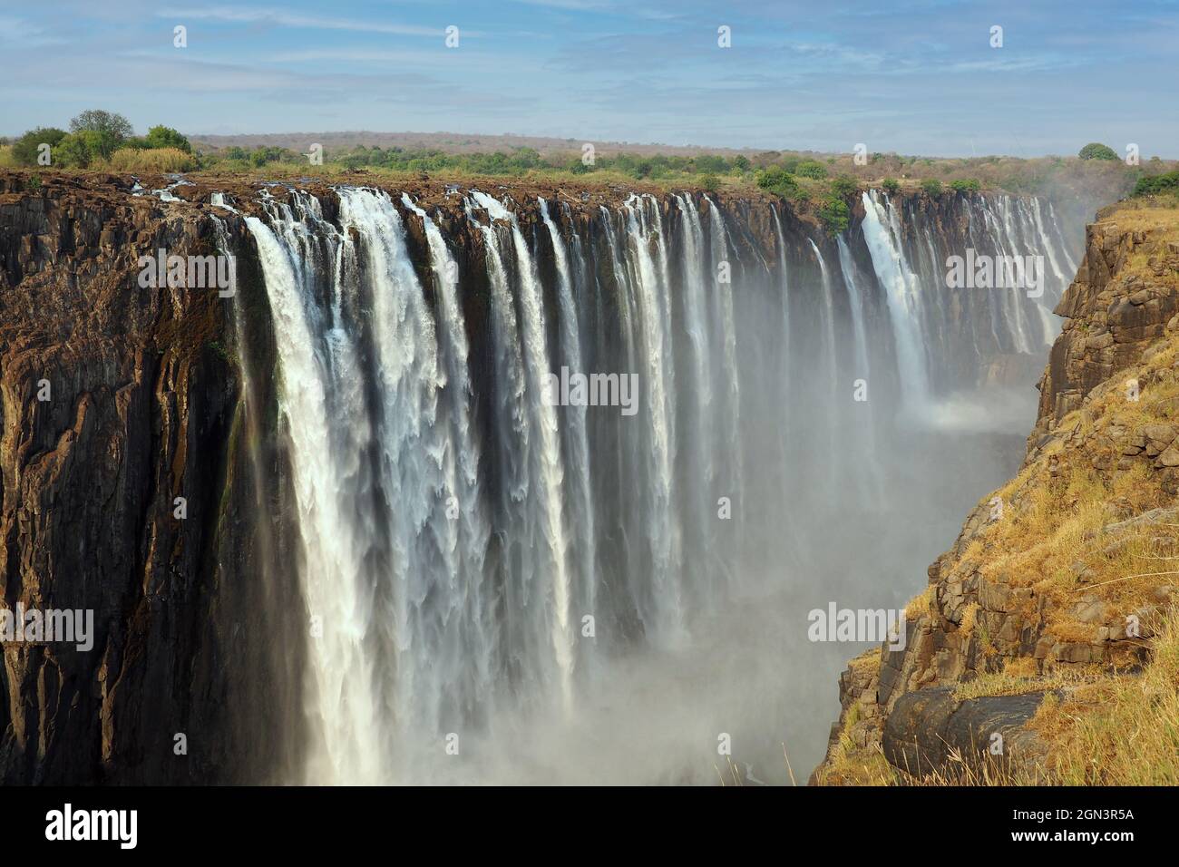 Victoria Falls am Zambezi River zwischen Simbabwe und Sambia Stockfoto