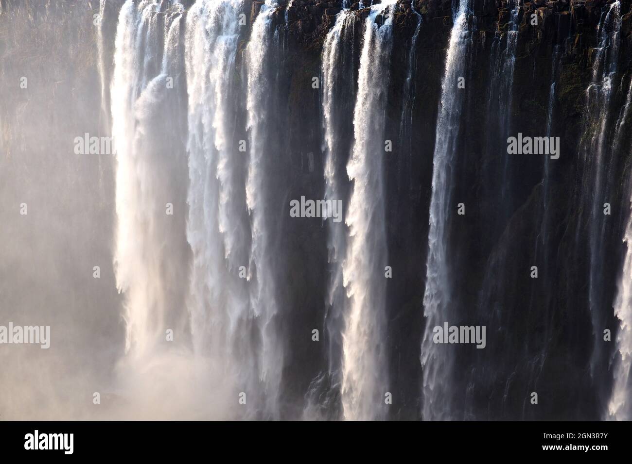 Victoria Falls am Zambezi River zwischen Simbabwe und Sambia Stockfoto