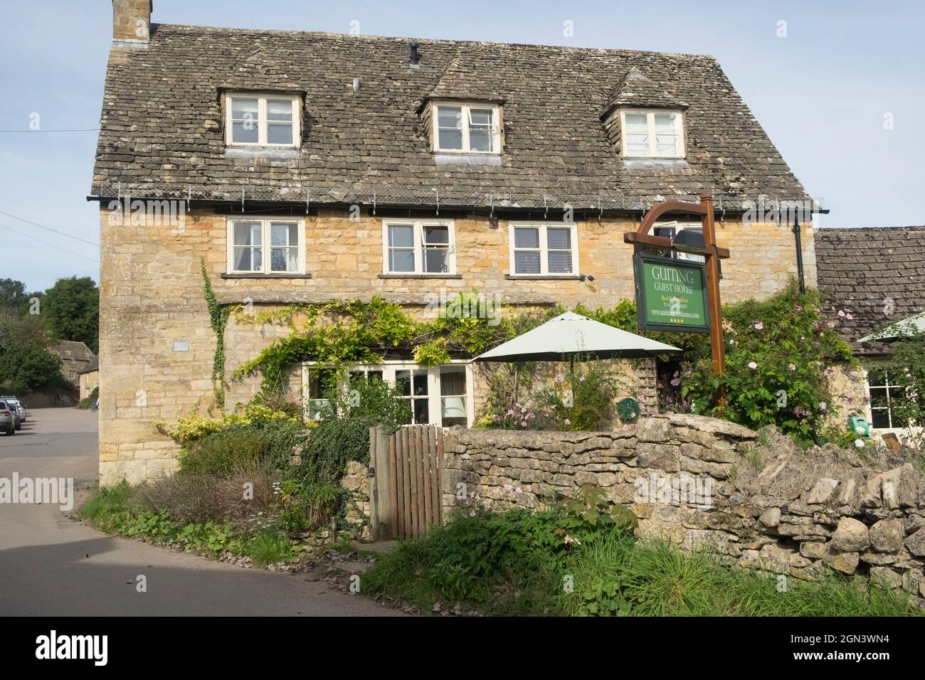 Blick auf Guiting Power, ein cotswold Village in Gloucestershire. Das Guiting Guest House Stockfoto
