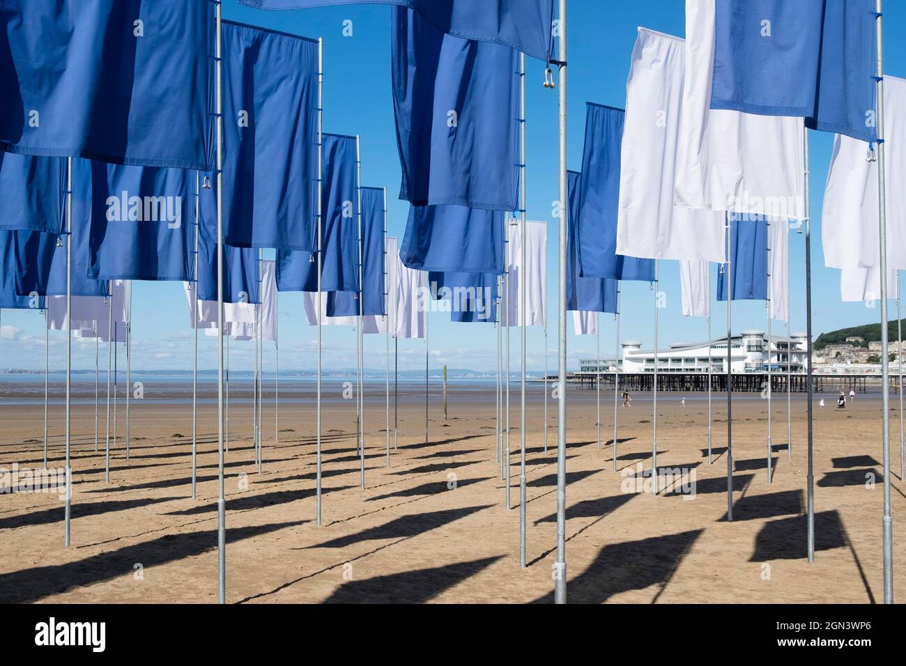 In Memoriam ist eine Kunstinstallation von Luke Jerram. Gesehen am Strand von weston-super-Mare. Stockfoto