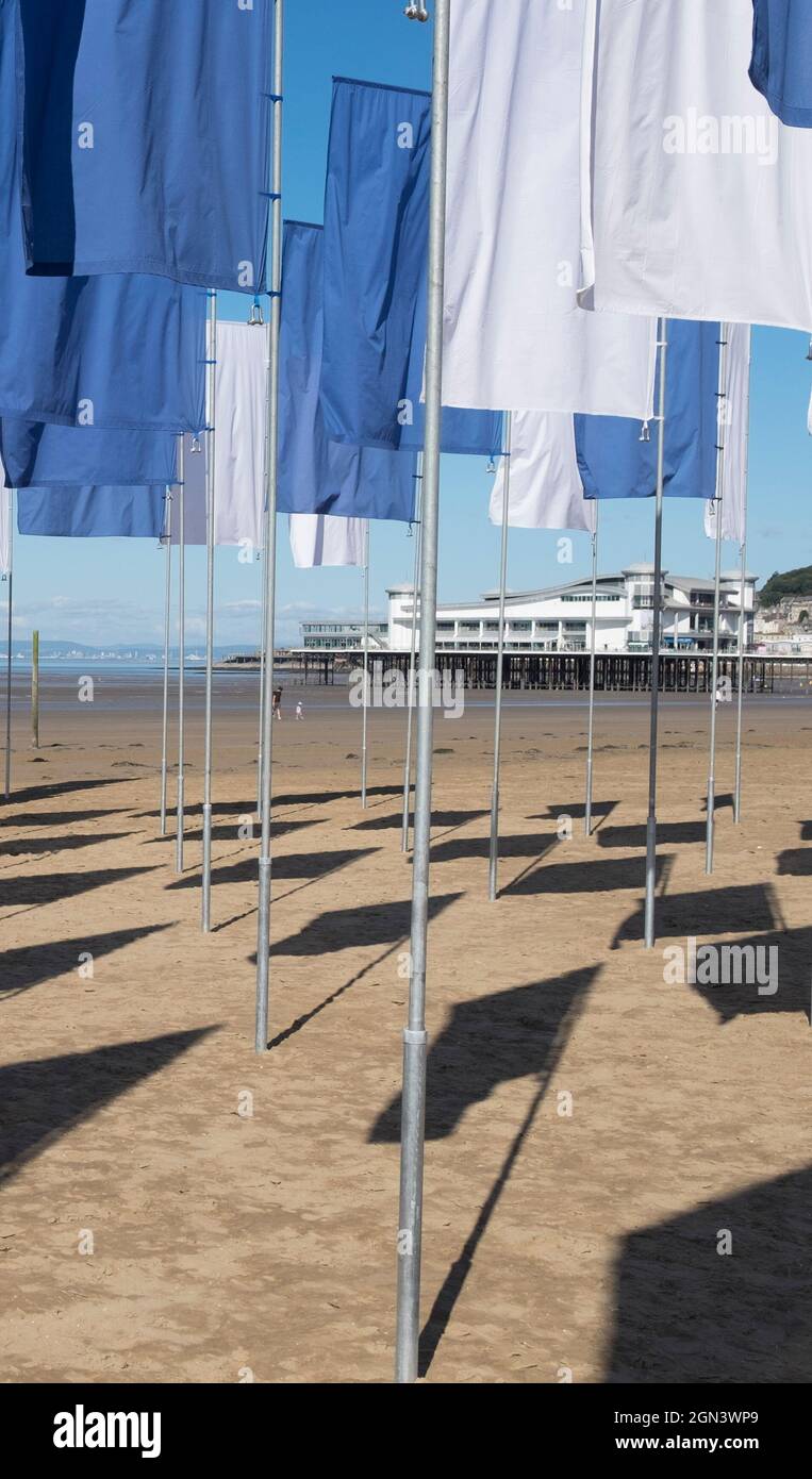 In Memoriam ist eine Kunstinstallation von Luke Jerram. Gesehen am Strand von weston-super-Mare. Stockfoto