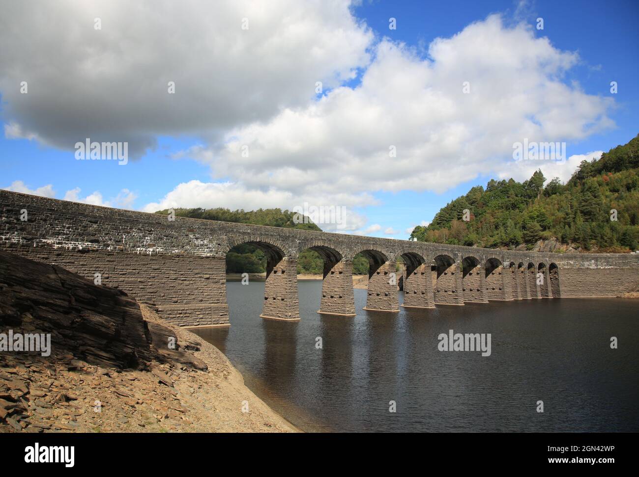 Garreg DDU-Staudamm im Elan Valley, Powys, Wales, Großbritannien. Stockfoto