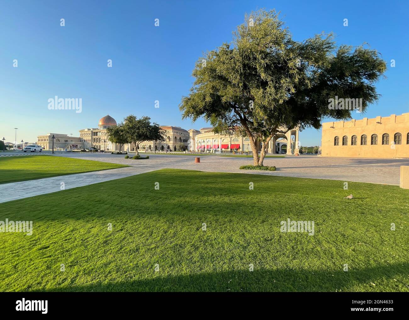 Blick auf die Galleria Lafayette im Katara Cultural Village Doha, Katar Stockfoto