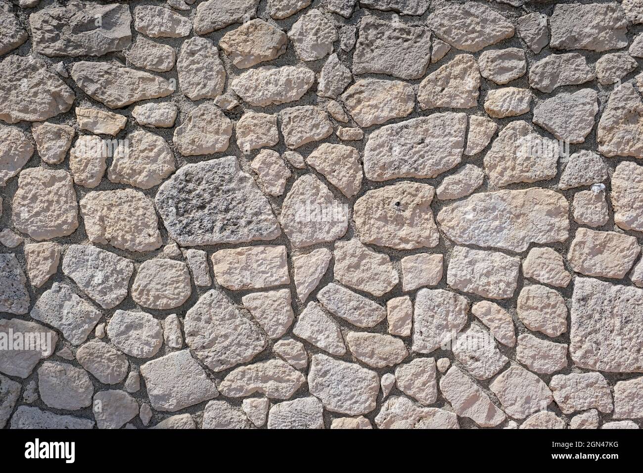Trockensteinmauer in Süditalien Stockfoto