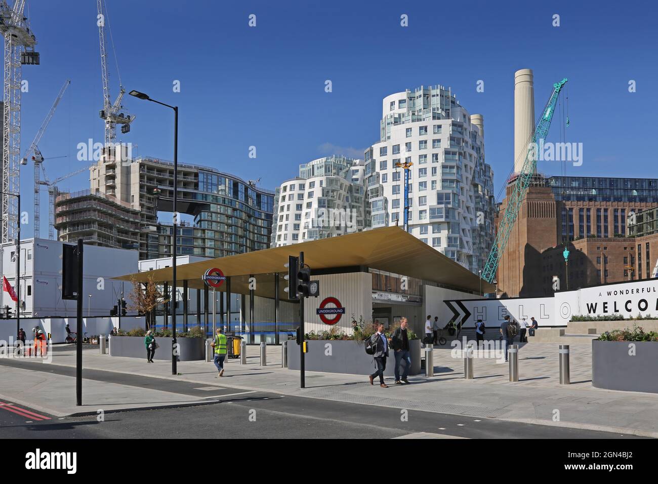 Eingang zur neuen Londoner U-Bahn-Station am Battersea Power Station, London, Großbritannien. Eröffnet Im September 2021. Teil der neuen Northern Line Extension. Stockfoto