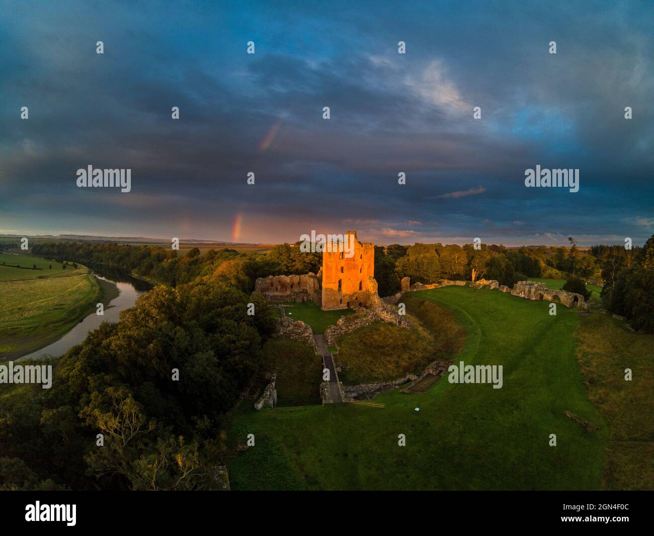 Norham Castle zu den wichtigsten von den Grenzfestungen erbaute 1121 durch die Bischöfe von Durham eine lange und bewegte Geschichte sah viele bekannte Stockfoto