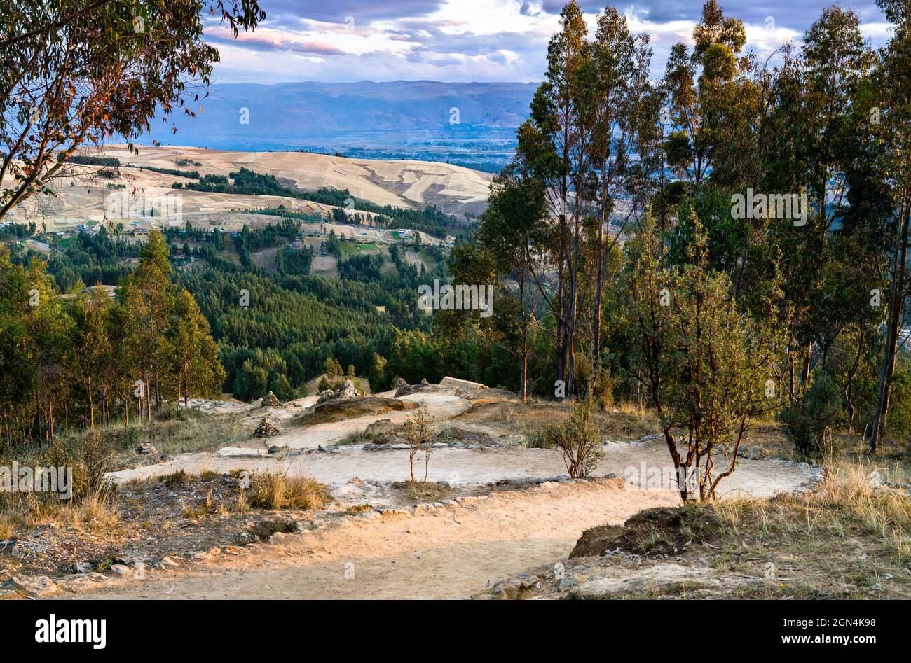 Wanderweg in den Anden bei Huancayo in Peru Stockfoto