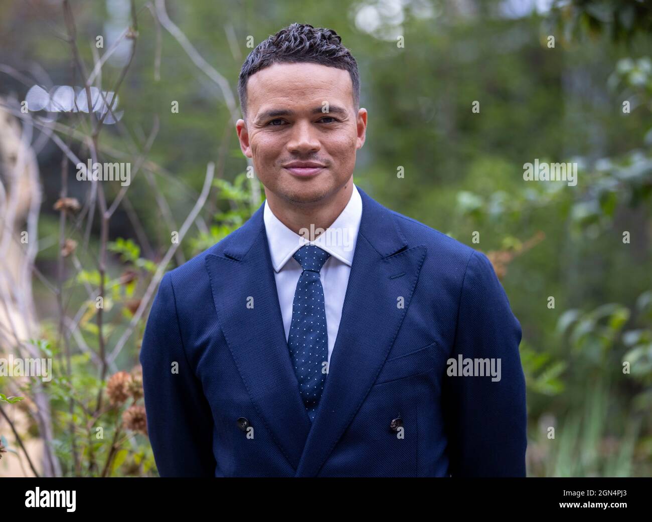 Jermaine Jenas, Fernsehmoderator, Fußballpundit und pensionierter Profifußballer, bei der RHS Chelsea Flower Show. Stockfoto