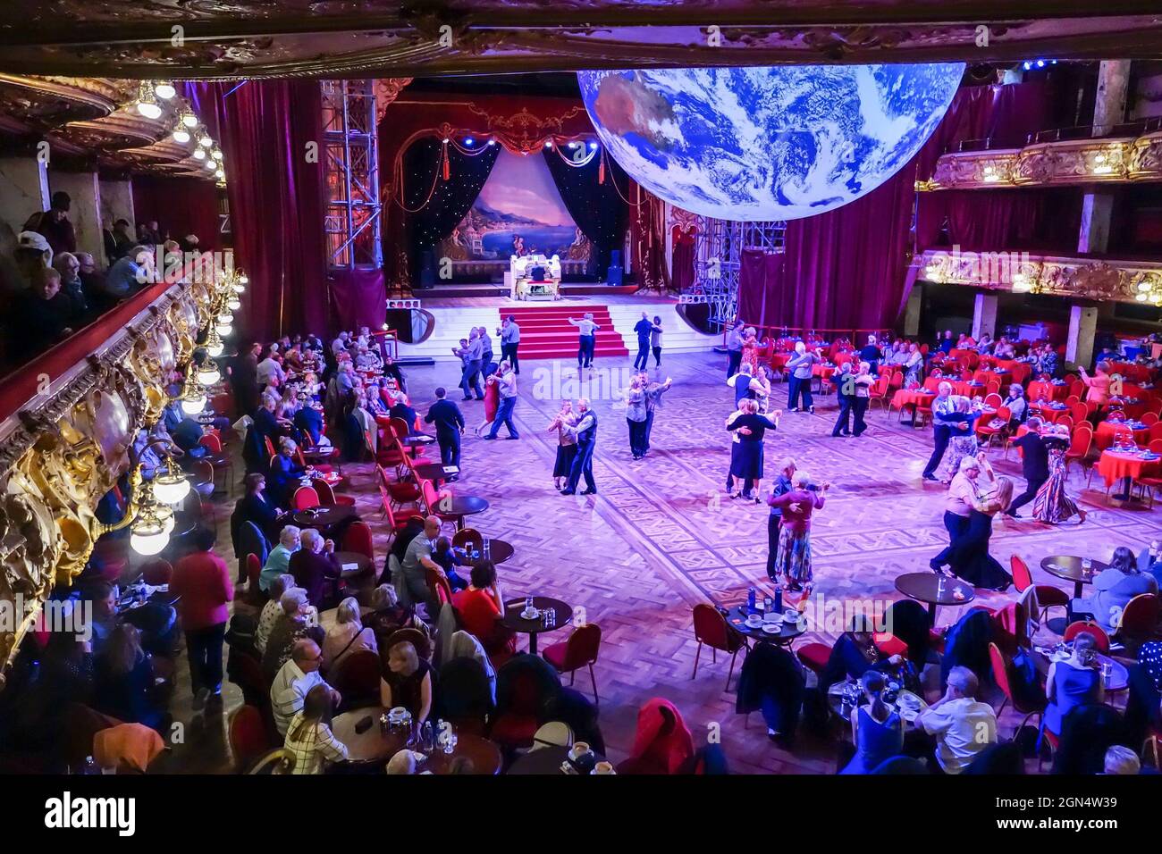 Inside Blackpool Tower Ballroom, Blackpool, Lancashire, England, Großbritannien Stockfoto