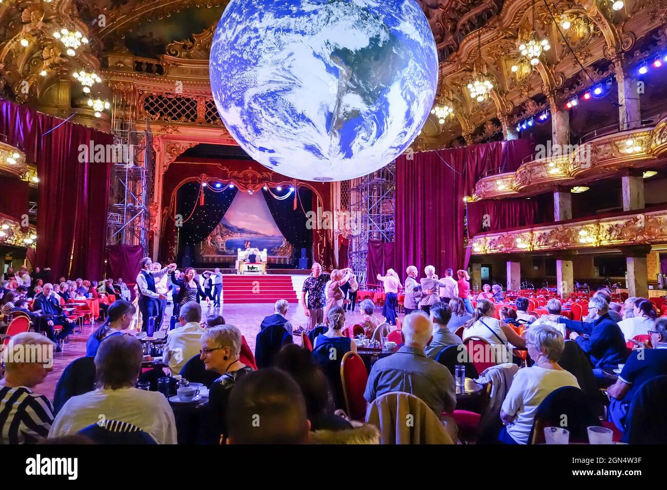 Inside Blackpool Tower Ballroom, Blackpool, Lancashire, England, Großbritannien Stockfoto
