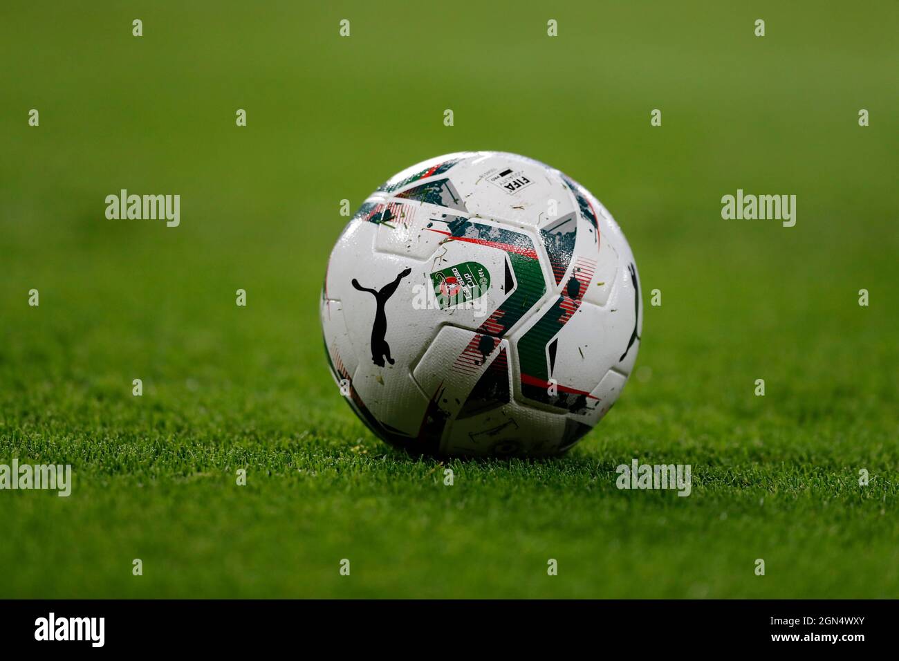 Stamford Bridge, Chelsea, London, Großbritannien. September 2021. EFL Cup Football, Chelsea versus Aston Villa; Carabao Cup Ball auf dem Spielfeld Credit: Action Plus Sports/Alamy Live News Stockfoto