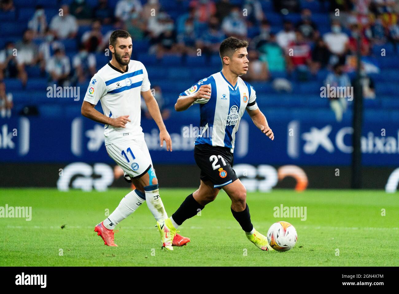 Cornellà, Spanien, am 22. September 2021. SPANIEN, FUSSBALL, LA LIGA SANTANDER, RCDE VS DEPORTIVO ALAVÉS. RCD Espanyol-Spieler (21) Nico Melamed beim La Liga Santander-Spiel zwischen RCD Espanyol und Deportivo Alavés am 22. September 2021 im RCDE-Stadion, Cornellà, Spanien. © Joan Gosa 2021. Quelle: Joan Gosa Badia/Alamy Live News Stockfoto