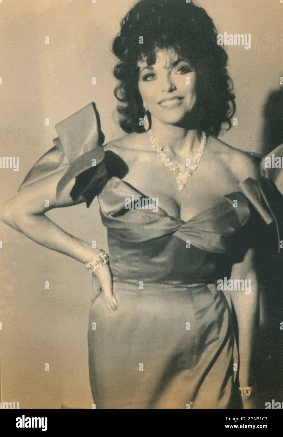 Joan collins wo Fotos und Bildmaterial in hoher Auflösung Seite 3