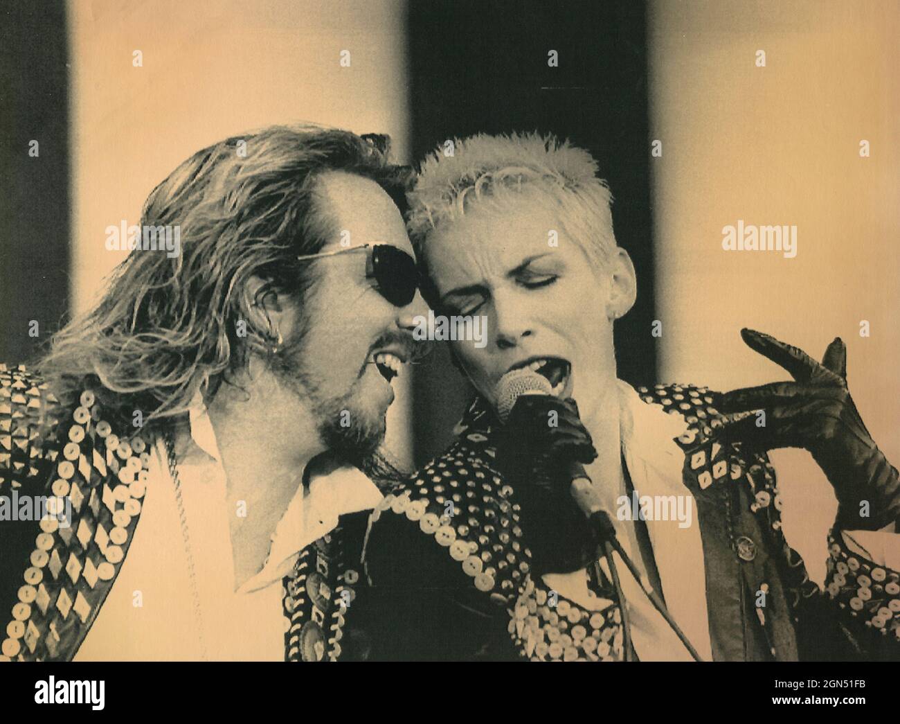 Die schottische Musikerin Annie Lennox und Dave Stewart bei einem Wembley-Konzert, Großbritannien 1988 Stockfoto