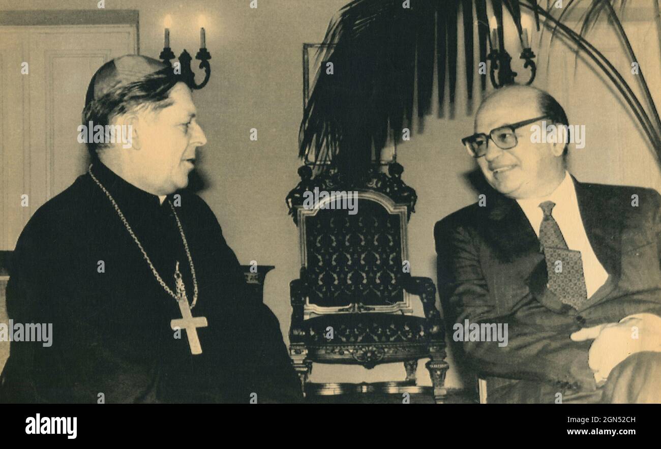 Der italienische Politiker und Premierminister Bettino Craxi und der polnische Primatenpräsidenten Kardinal Jozef Glemp, 1989 Stockfoto