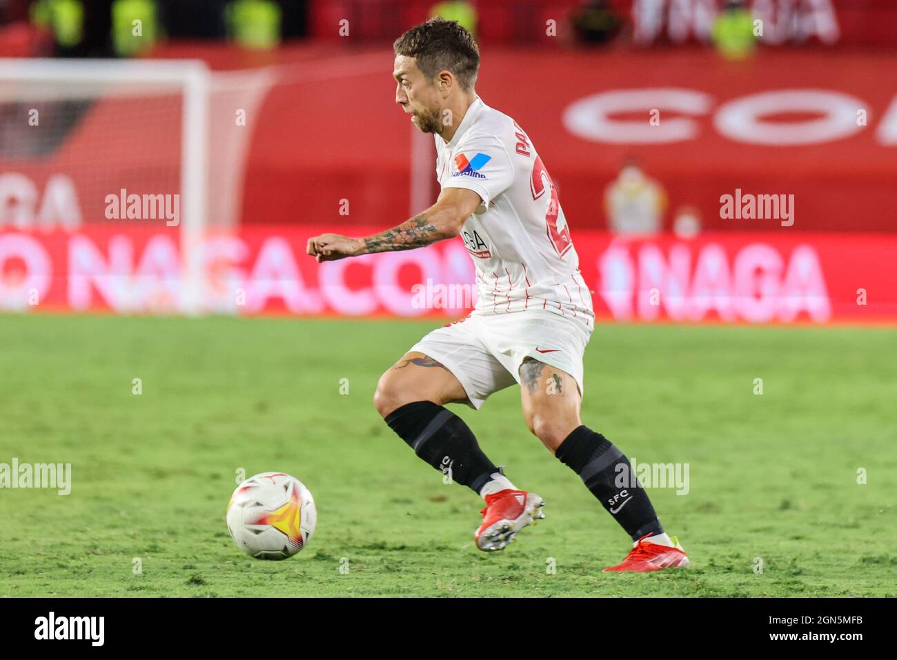 Papu Gomez von Sevilla CF beim La Liga Santader Spiel zwischen Sevilla CF und Valencia CF bei Ramon Sanchez Pizjuan in Sevilla, Spanien, am 22. September 2021. Stockfoto