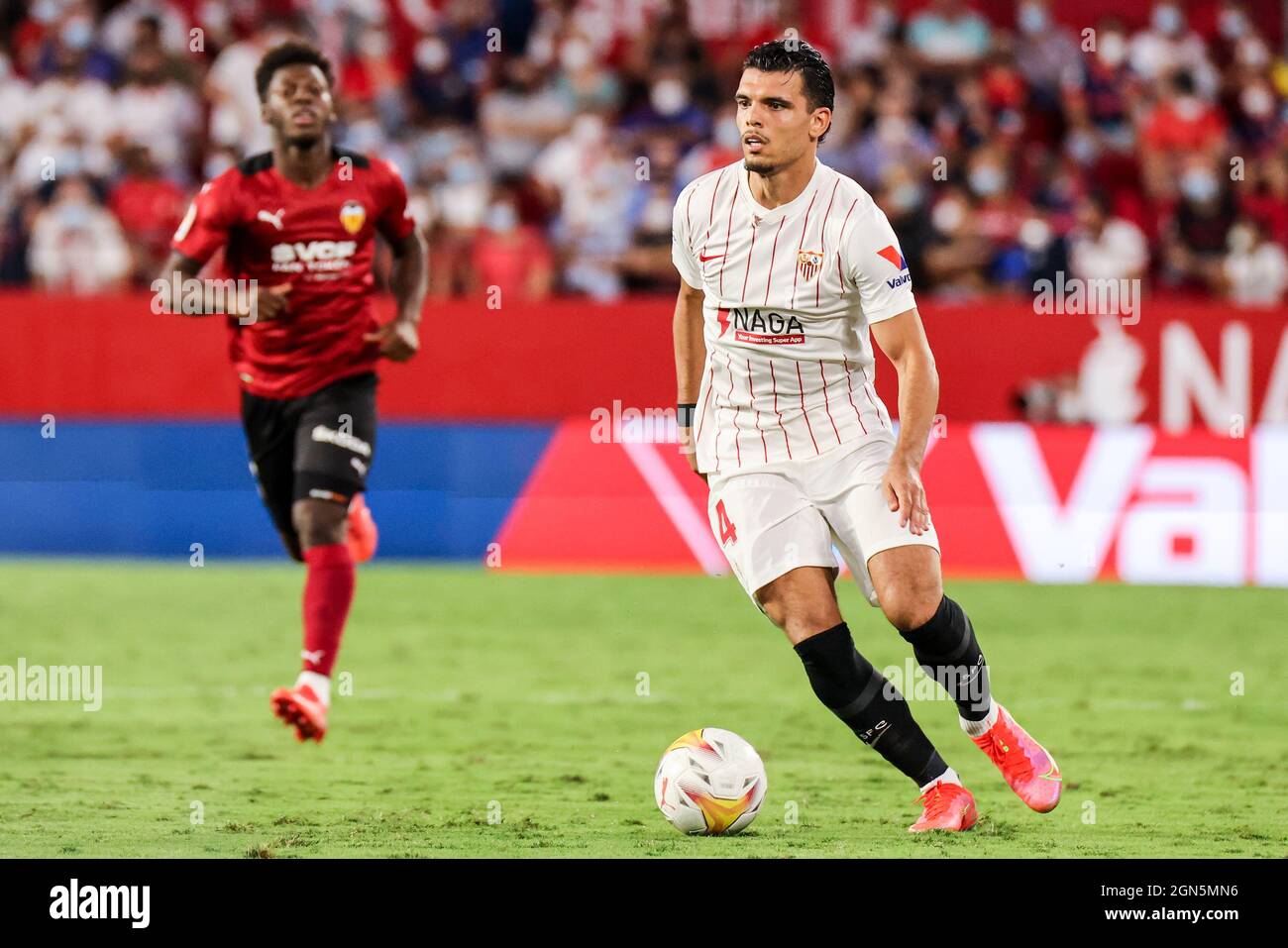 Karim Rekik von Sevilla CF beim La Liga Santader Spiel zwischen Sevilla CF und Valencia CF bei Ramon Sanchez Pizjuan in Sevilla, Spanien, am 22. September 2021. Stockfoto