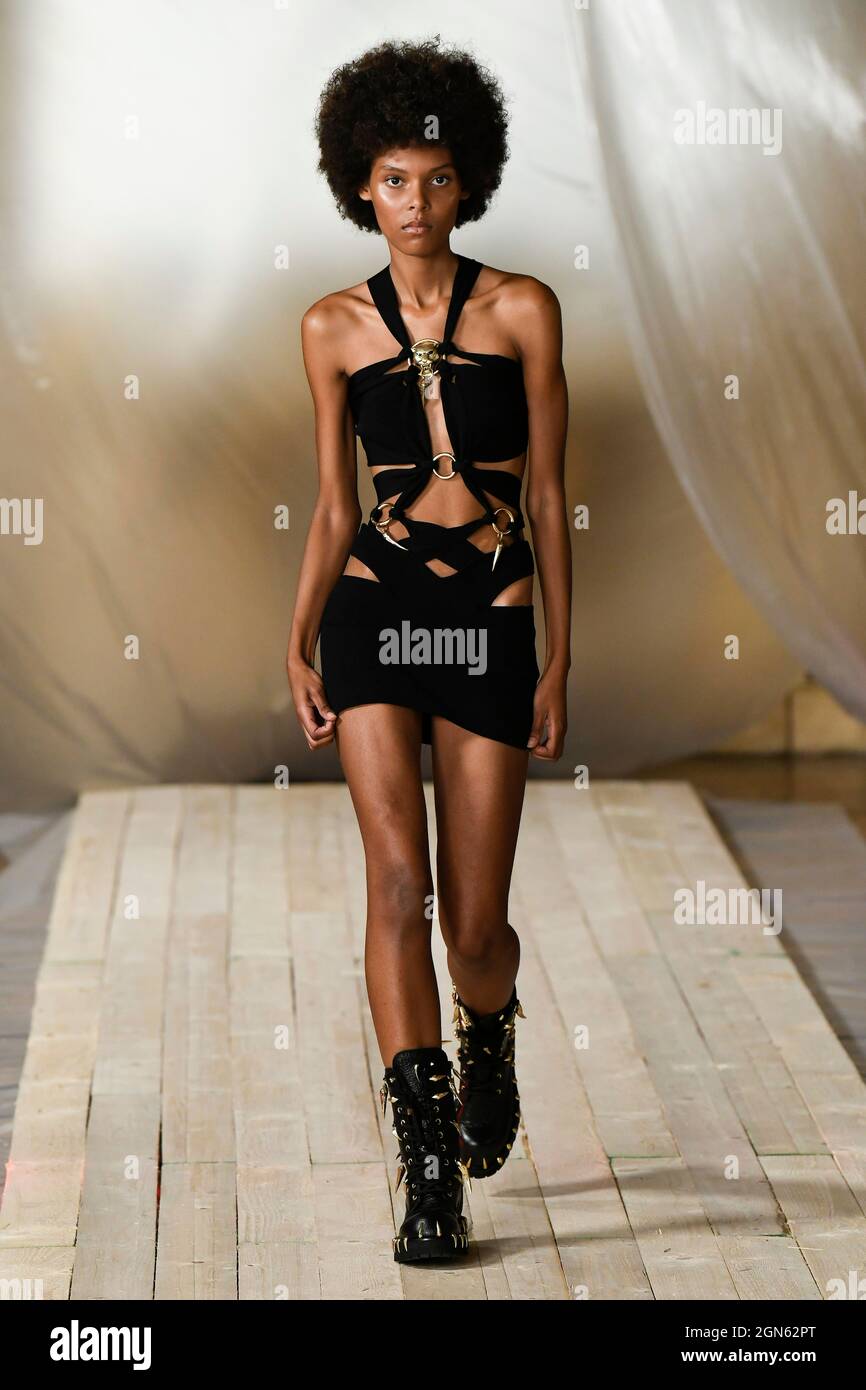 Mailand, Italien. September 2021. ROBERTO CAVALLI SS22 Runway während der Milan Fashion Week am 2021. September - Mailand, Italien. 22/09/2021 Credit: dpa/Alamy Live News Stockfoto