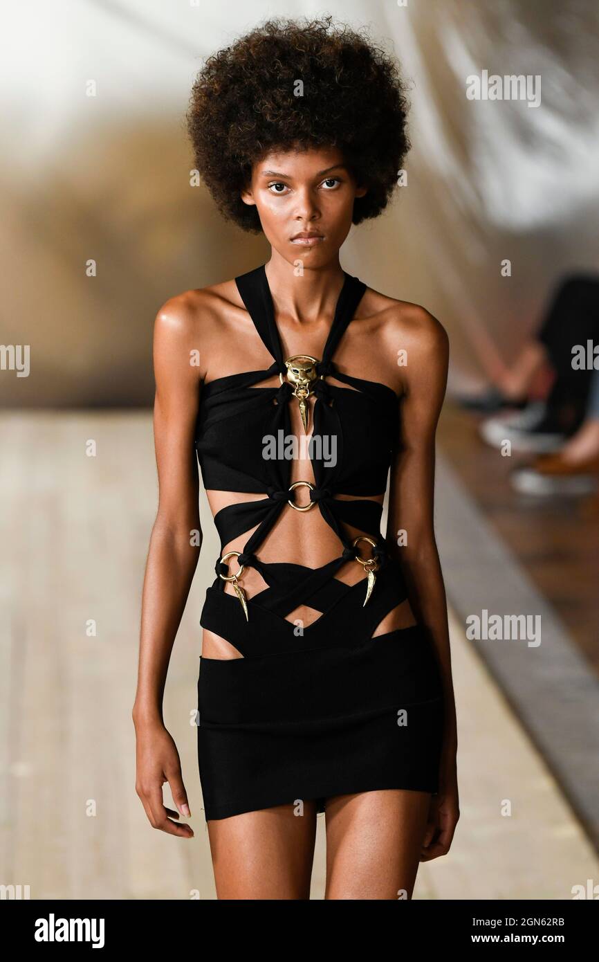 Mailand, Italien. September 2021. ROBERTO CAVALLI SS22 Runway während der Milan Fashion Week am 2021. September - Mailand, Italien. 22/09/2021 Credit: dpa/Alamy Live News Stockfoto
