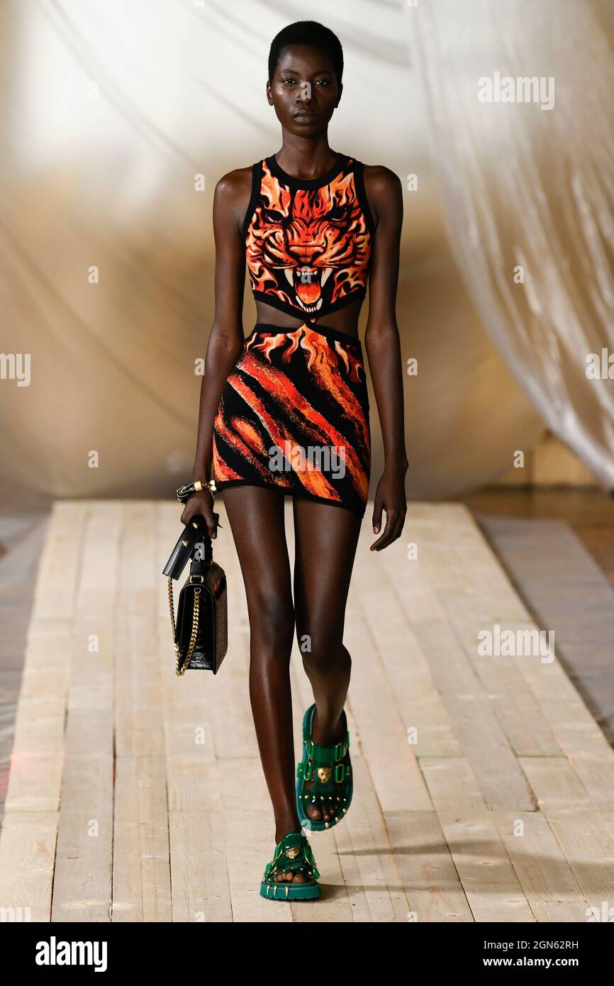 Mailand, Italien. September 2021. ROBERTO CAVALLI SS22 Runway während der Milan Fashion Week am 2021. September - Mailand, Italien. 22/09/2021 Credit: dpa/Alamy Live News Stockfoto