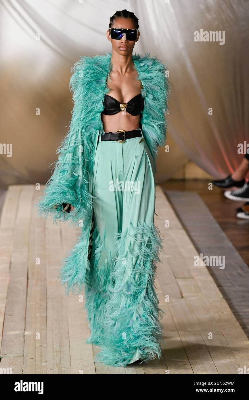Mailand, Italien. September 2021. ROBERTO CAVALLI SS22 Runway während der Milan Fashion Week am 2021. September - Mailand, Italien. 22/09/2021 Credit: dpa/Alamy Live News Stockfoto