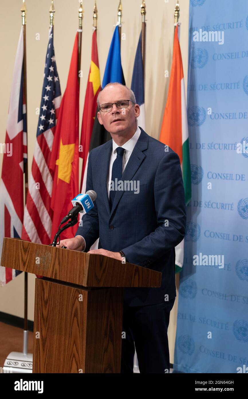 New York, NY - 22. September 2021: Simon Coveney, Minister für auswärtige Angelegenheiten und Verteidigung Irlands, spricht über den interaktiven Dialog des Sicherheitsrates mit der Liga der Arabischen Staaten am Hauptsitz der Vereinten Nationen Stockfoto