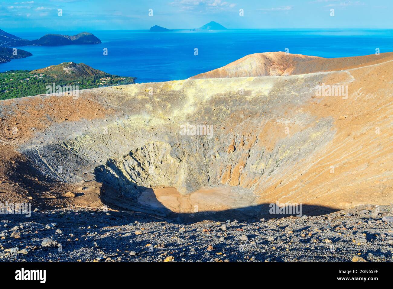 Blick auf die Gran Cratere, Vulkaninsel; Äolische Inseln; Sizilien; Italien; Mittelmeer; Europa Stockfoto