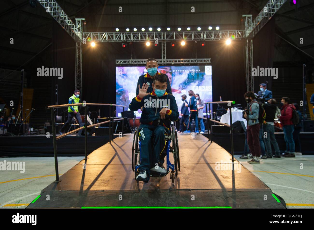 Richard Mateo Vega Paralympischer Schwimmer bei einer Begrüßungsveranstaltung für die kolumbianischen Paralympischen Athleten, die am 21. September 2021 in Bogota, Kolumbien, an den 2020+1-Paralympics in Tokio teilgenommen haben. Stockfoto