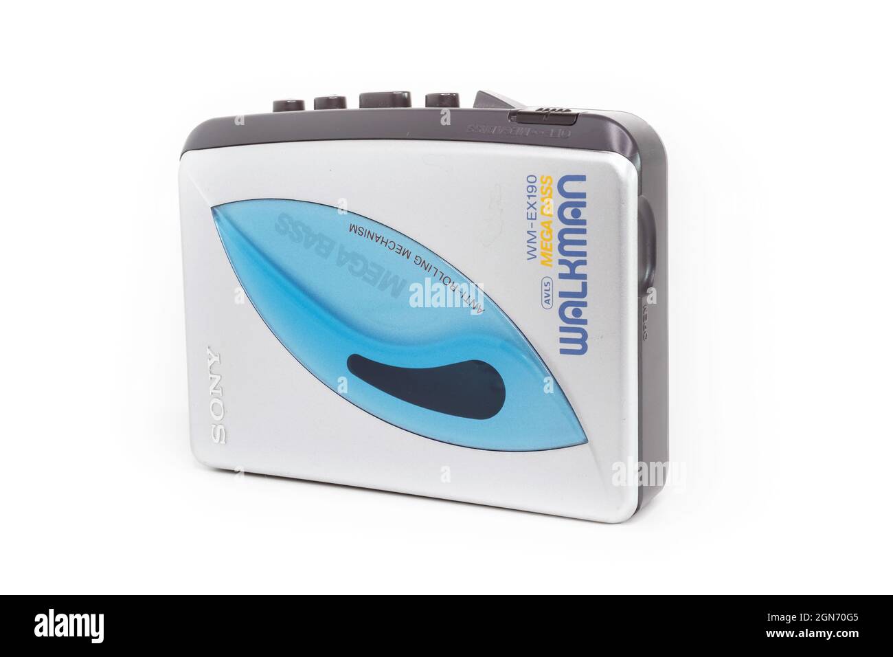 Sony Walkman ®. Vintage tragbare Audioband kompakte Kassettenspieler mit  Kopfhörer und Kassette. Gerät auf weißem Hintergrund. Bergamo, ITALIEN -  24. März Stockfotografie - Alamy