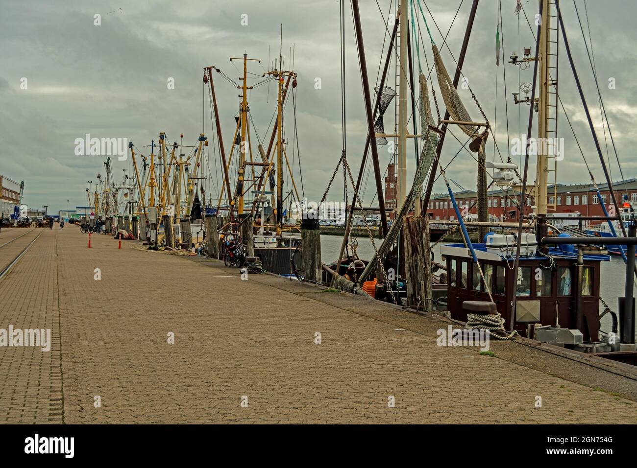 Alter Fischerei Hafen in Cuxhaven, hier liegen die Kutter vor Anker Stockfoto