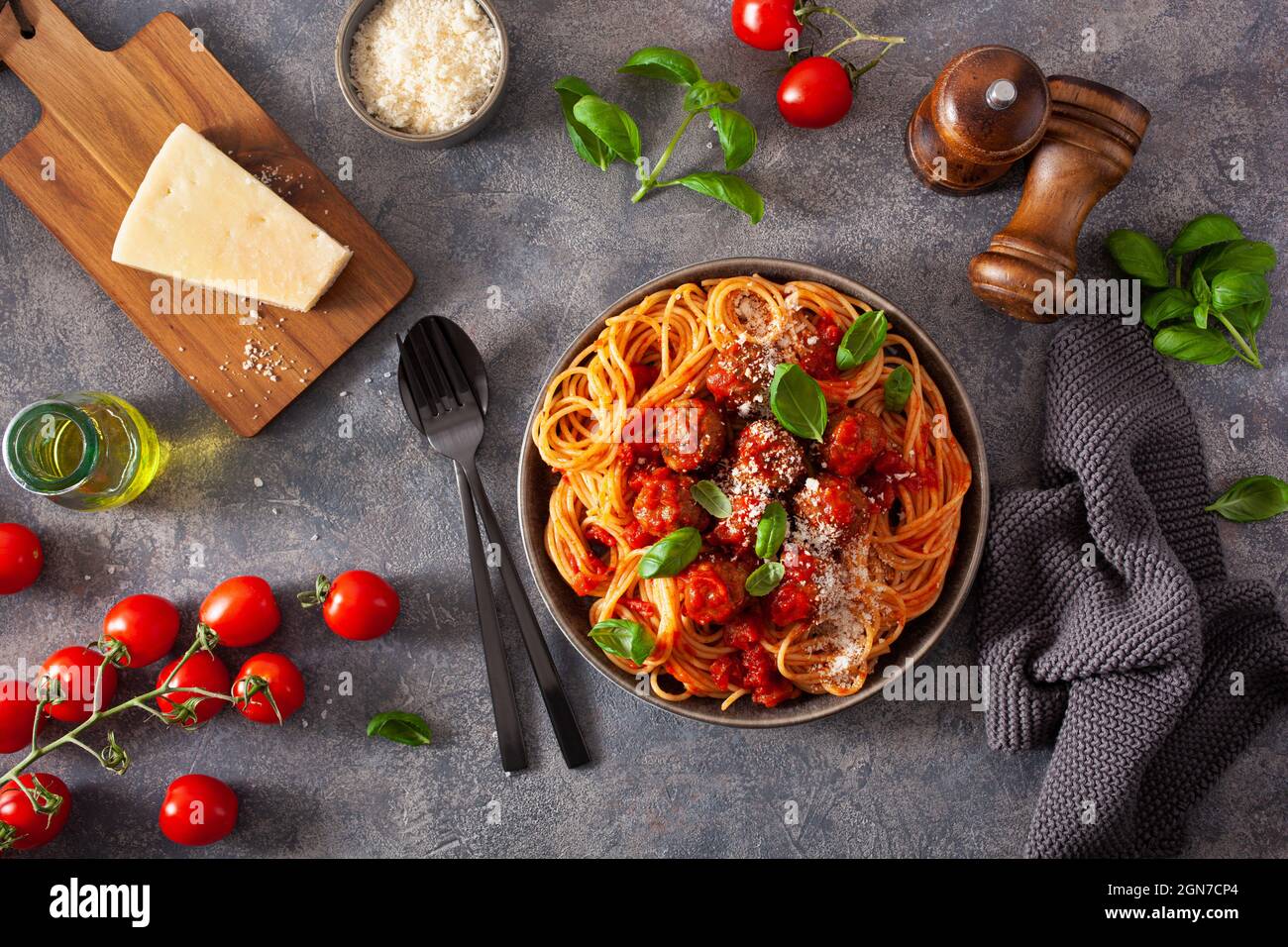 Spaghetti mit hackbällchen und Tomatensauce, italienische Pasta Stockfoto