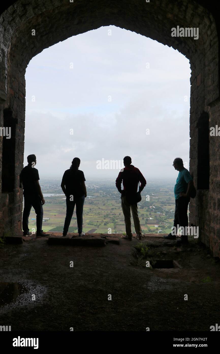 Silhouette bei Manjarsumbha Gadh, Ahmednagar, Maharashtra, Indien Stockfoto