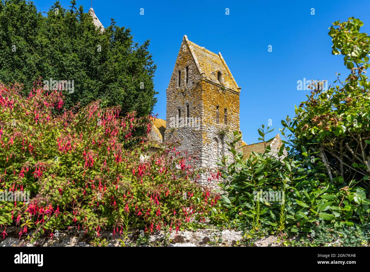 Die Kirche Saint-Pierre in Gatteville-le-Phare, Normandie, Frankreich | Saint-Pierre Kirche in Gatteville-le-Phare, Normandie, Frankreich Stockfoto