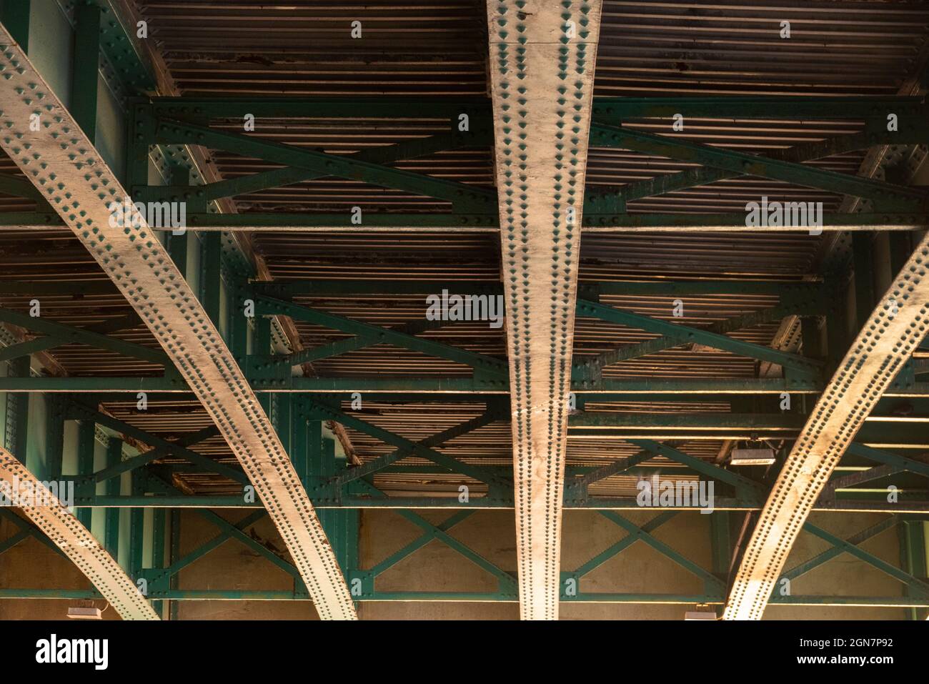 Brückenträger unter der U-Bahn-Station 4th Avenue in Park Slope Brooklyn Stockfoto