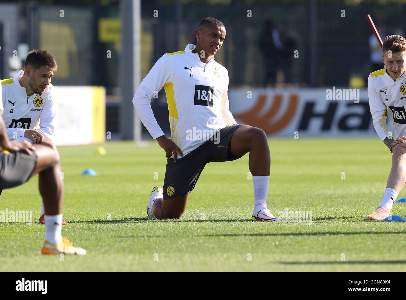 firo: 22.09.2021 Fuvuball: Fußball: 1. Bundesliga, Saison 2021/2022 BVB, Borussia Dortmund Training Manuel Akanji Stockfoto