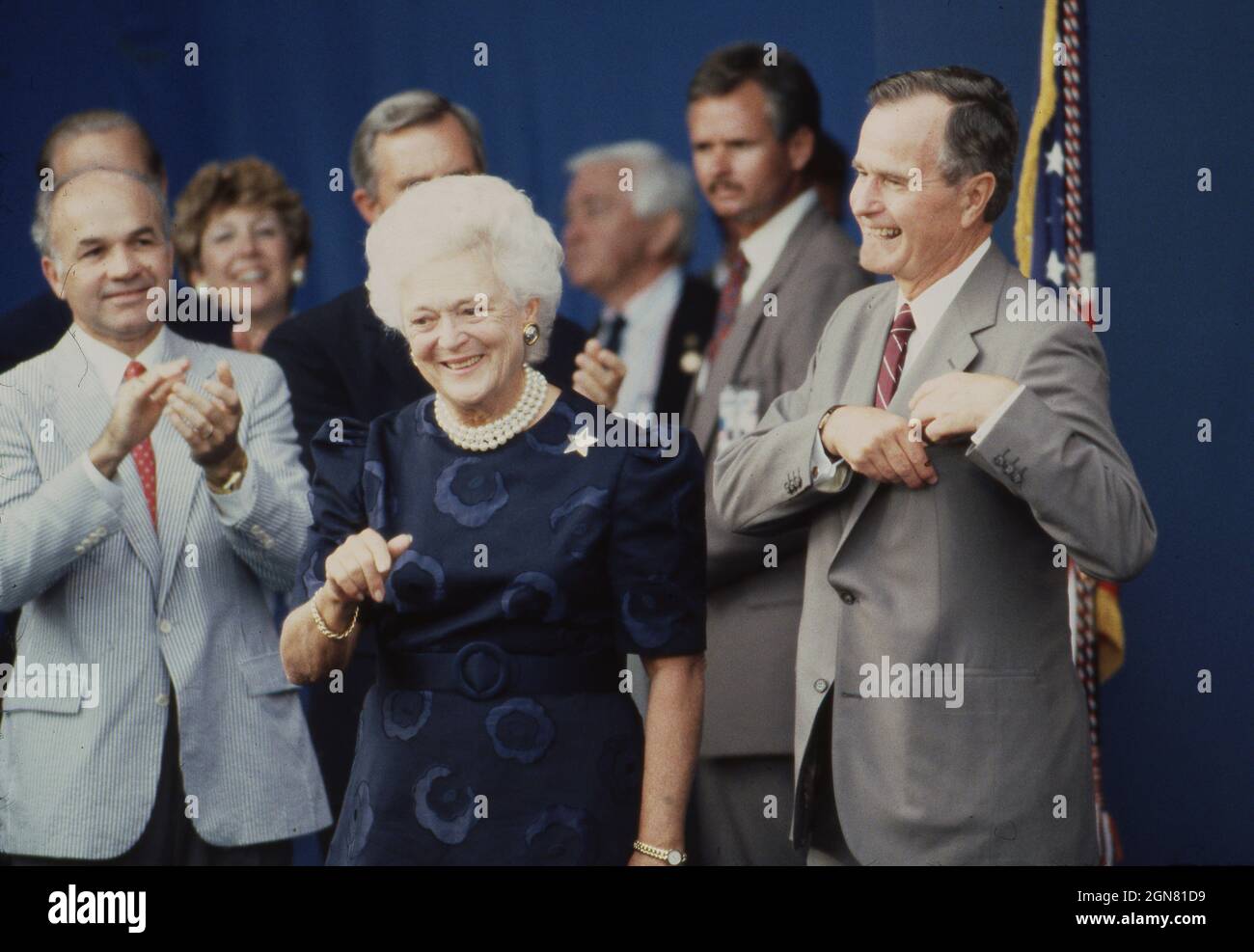 Houston Texas USA, Juli 1990: First Lady BARBARA BUSH und Präsident GEORGE H.W. BUSH auf dem Wirtschaftsgipfel der Industrienationen. ©Bob Daemmrich Stockfoto