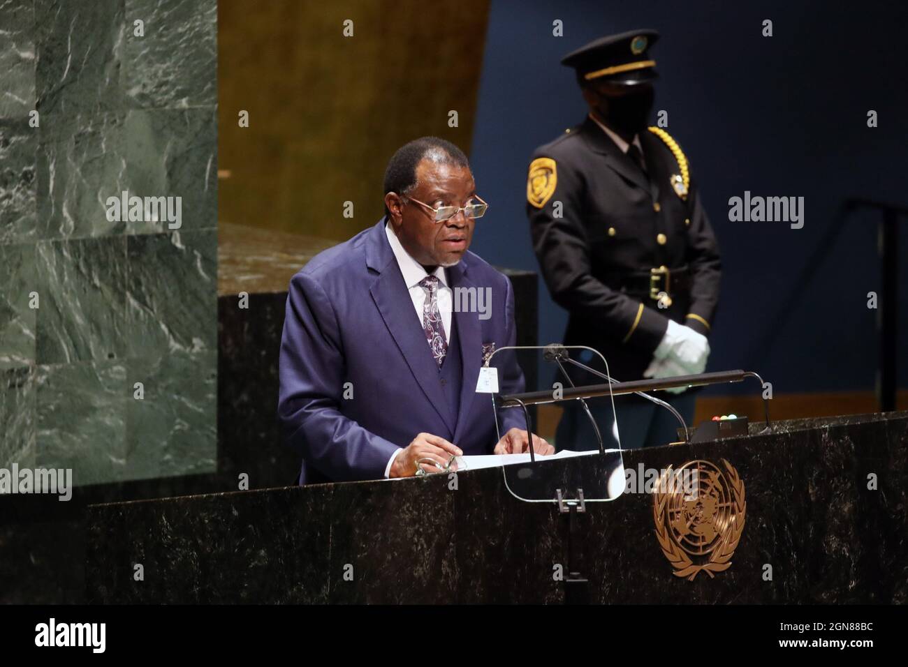 New York, Usa. September 2021. Der Präsident Namibias, Hage Geingob, spricht auf der 76. Sitzung der Generalversammlung der Vereinten Nationen (UNGA) am 23. September 2021 im UN-Hauptquartier in New York City. Pool Foto von Spencer Platt/UPI Credit: UPI/Alamy Live News Stockfoto