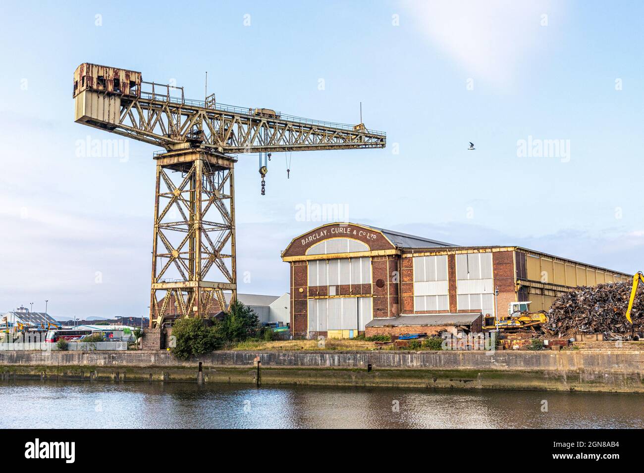 Barclay Curle Crane (ein ausrangiger Titan- oder riesiger Freischwinger-Kran) auf der Barclay Curle Werft in Whiteinch am Ufer des Flusses Clyde, Glasgow, Großbritannien Stockfoto