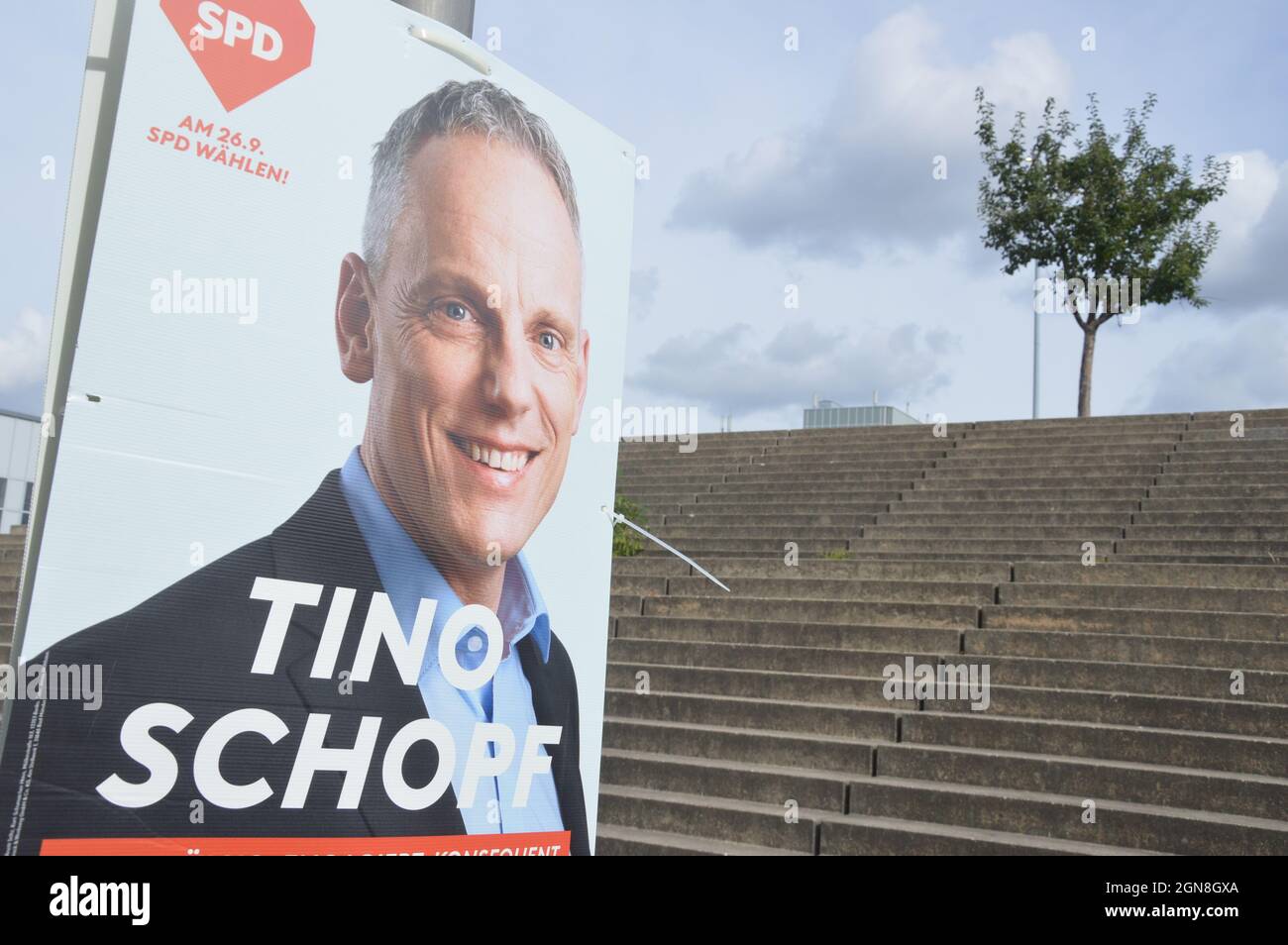 Aktionsplakat von Tino Schopf (SPD) in der Fritz Riedel Straße in Prenzlauer Berg, Berlin, Deutschland - 21. September 2021. Stockfoto