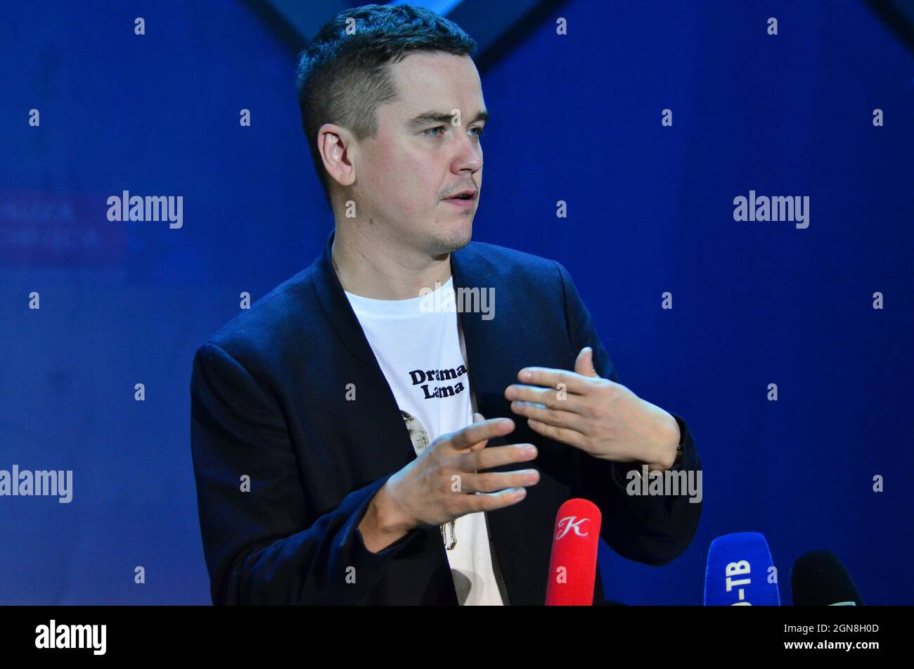 Premiere des Stücks 'der namenlose Stern' unter der Regie von Alexander