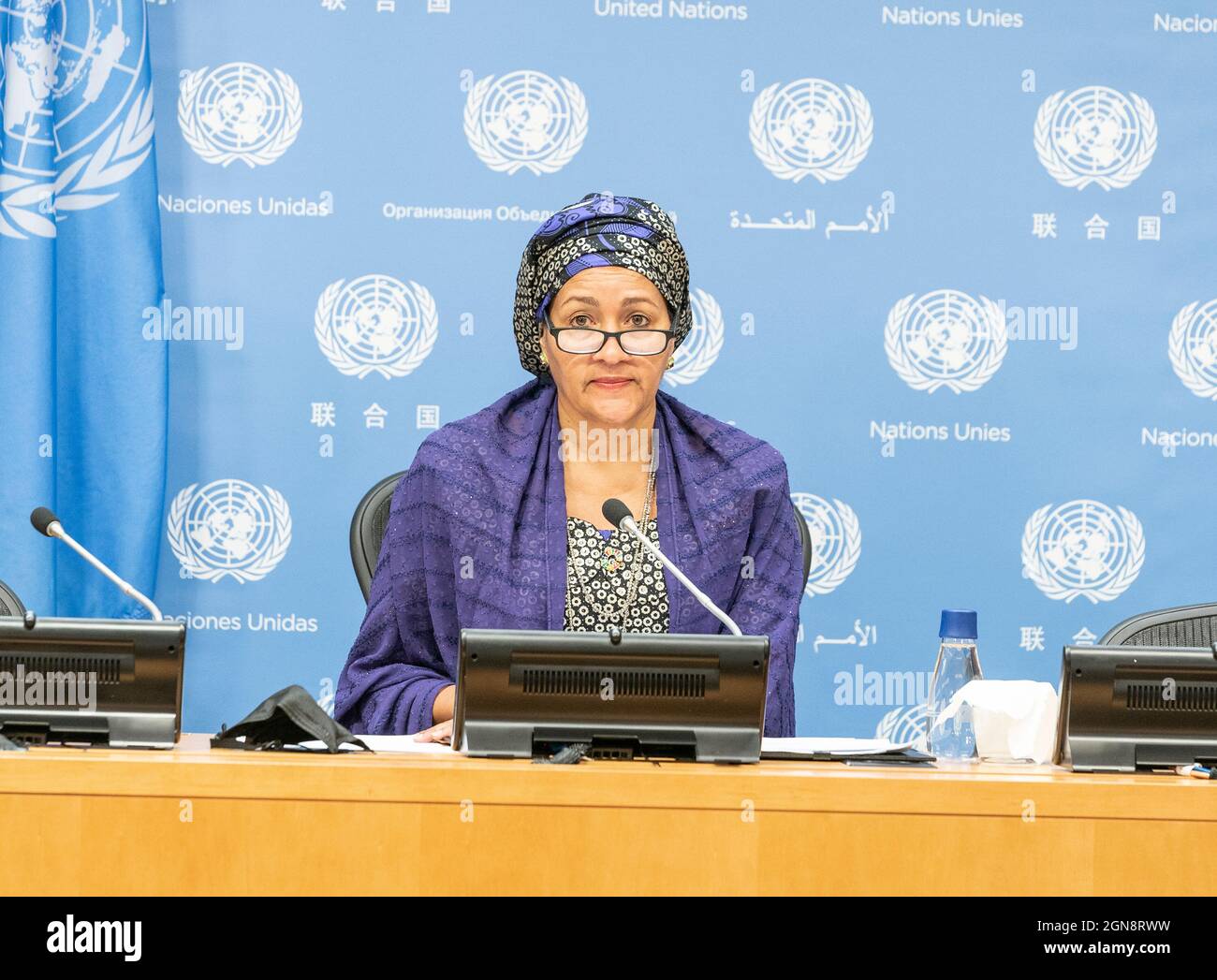 New York, USA. September 2021. Hybride Pressekonferenz zum UN Food Systems Summit von Stellvertretender Generalsekretärin Amina Mohammed am 23. September 2021 im UN-Hauptquartier in New York. Zu ihr kamen virtuell Tom Vilsack, US-Landwirtschaftsminister, Ibrahim Mayaki, Chief Executive Officer der Neuen Partnerschaft für die Entwicklung Afrikas der Afrikanischen Union, und Ville Skinnari, Minister für Entwicklungszusammenarbeit und Außenhandel, Finnland. (Foto von Lev Radin/Sipa USA) Quelle: SIPA USA/Alamy Live News Stockfoto