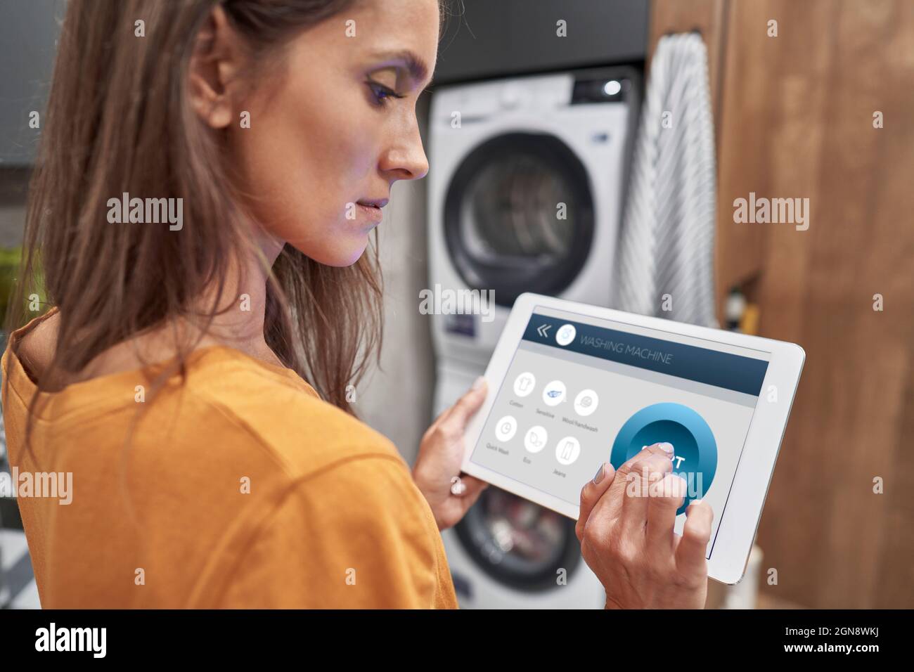 Intelligente Waschmaschine Stockfotos und -bilder Kaufen - Alamy