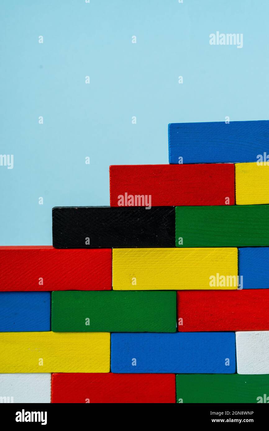 Stapel von bunten Holz Quader Form perfekt für den Hintergrund. Stockfoto