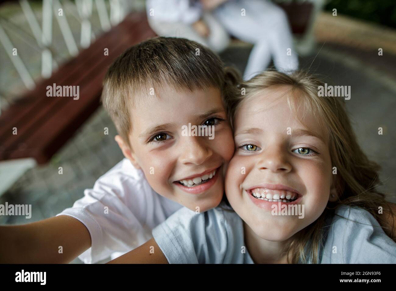 Porträt von niedlichen glücklichen Kindern Stockfoto
